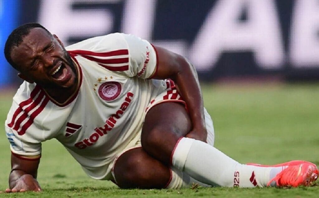أيوب الكعبي يتعرض لكسر في الساق.. جراحة الأحد وغياب قد يصل إلى 7 أشهر أيوب الكعبي يتعرض لإصابة قوية مع أولمبياكوس أمام فولوس