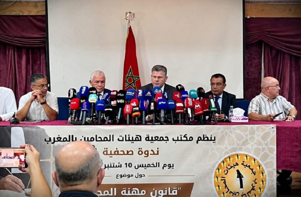 إضراب المحامين يتواصل رغم نفاذ قانون 66.23.. الزياني يحمّل الحكومة مسؤولية أزمة «أنهكت العدالة» إضراب المحامين بالمغرب واستمرار التوقف عن العمل رغم دخول قانون 66.23 حيز التنفيذ
