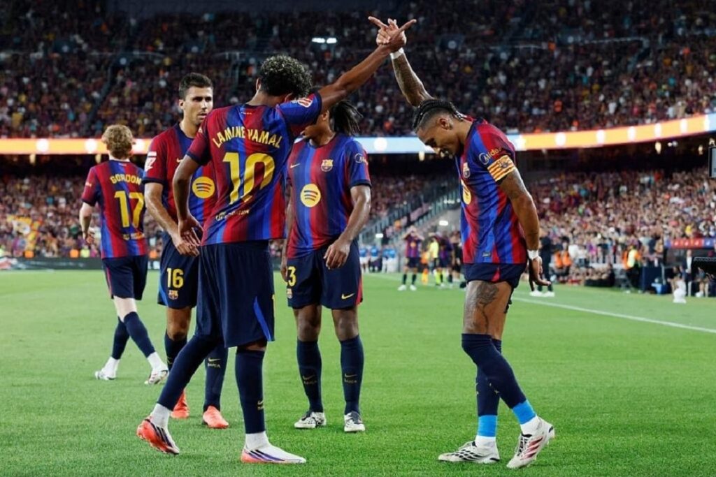 برشلونة ضد فينورد 5-1 في دوري أبطال أوروبا ولامين يامال يحتفل بهدفه