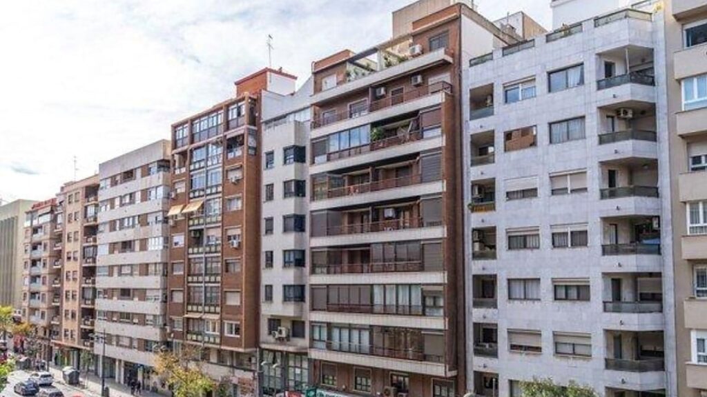 شراء المغاربة للعقارات في إسبانيا بـ4960 عملية خلال 2026 وتصدرهم الجنسيات الأجنبية رغم تراجع المشتريات