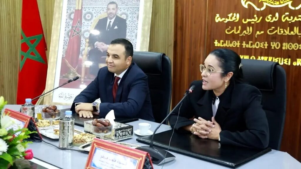 «بضمير مرتاح».. بايتاس يودّع الوزارة وشكاية الفايق تعيد سؤال مآل البحث بفاس! مصطفى بايتاس خلال تسليم السلط مع قلوب فيطح يوم 19 أكتوبر 2026 بعد خمس سنوات في وزارة العلاقات مع البرلمان