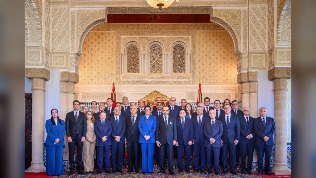حكومة المنصوري 2026 تضم 32 عضواً بينهم 7 نساء خلال مراسم التعيين الملكي بالقصر الملكي بالرباط