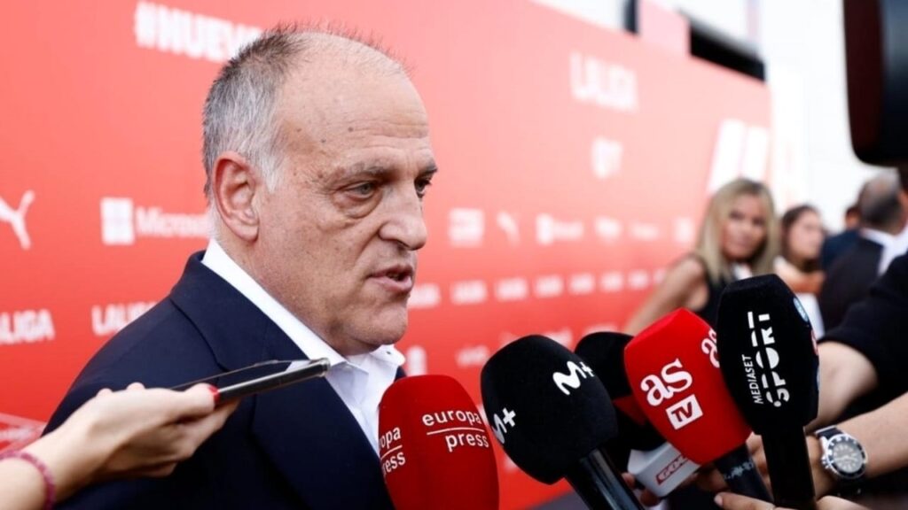 «الدعاية النازية» تضع تيباس أمام المحكمة الرياضية.. ريال مدريد يطالب برحيله والإيقاف وارد! خافيير تيباس رئيس رابطة الدوري الإسباني في قضية تصريحاته عن إعلام ريال مدريد والدعاية النازية