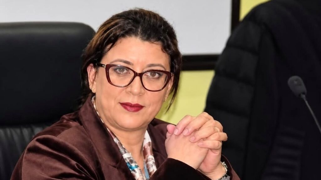 وفاء الزمراني تسائل نزار بركة بشأن إعفاء مديحة خيير